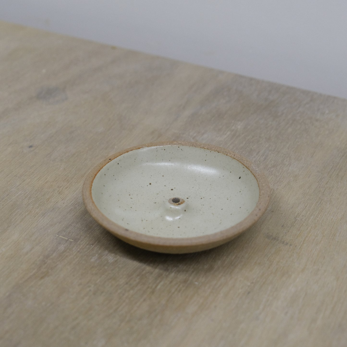 Incausa |  Stoneware Incense Holder (Piker White)